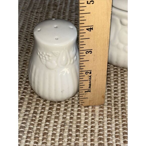 Libbey Classic White Porcelain   creamer, sugar bowl, salt and pepper shaker set - Picture 10 of 13